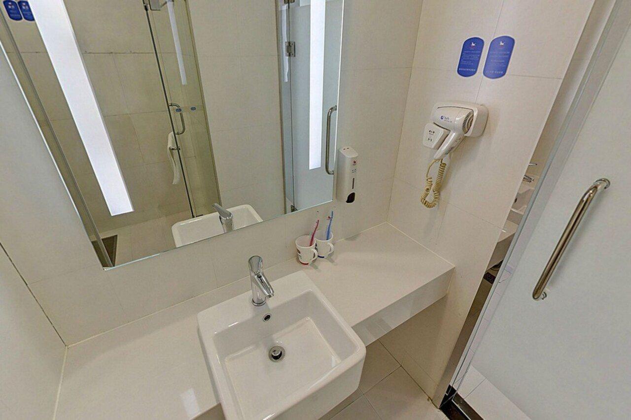 Hanting Hotel Shanghai Xujiahui Bagian luar foto
