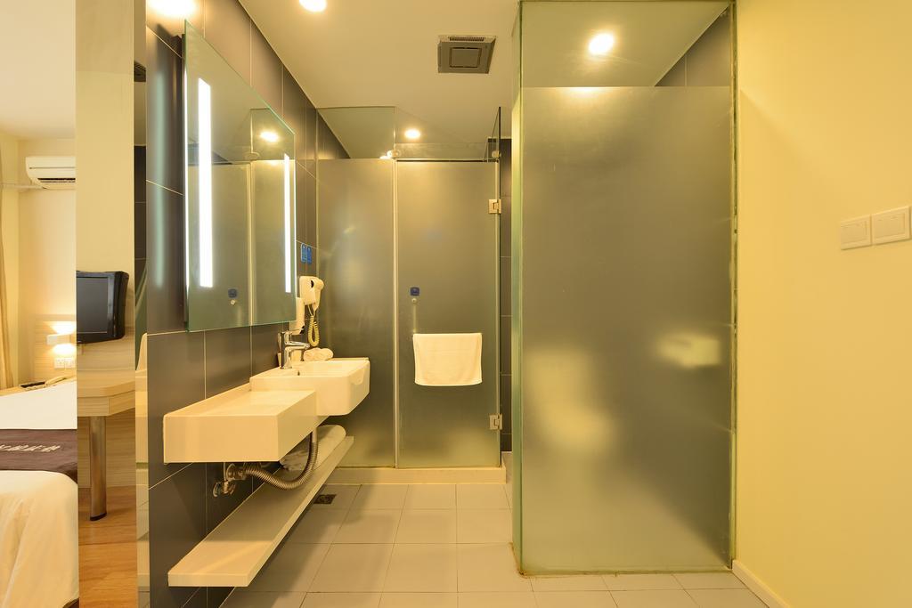 Hanting Hotel Shanghai Xujiahui Bagian luar foto